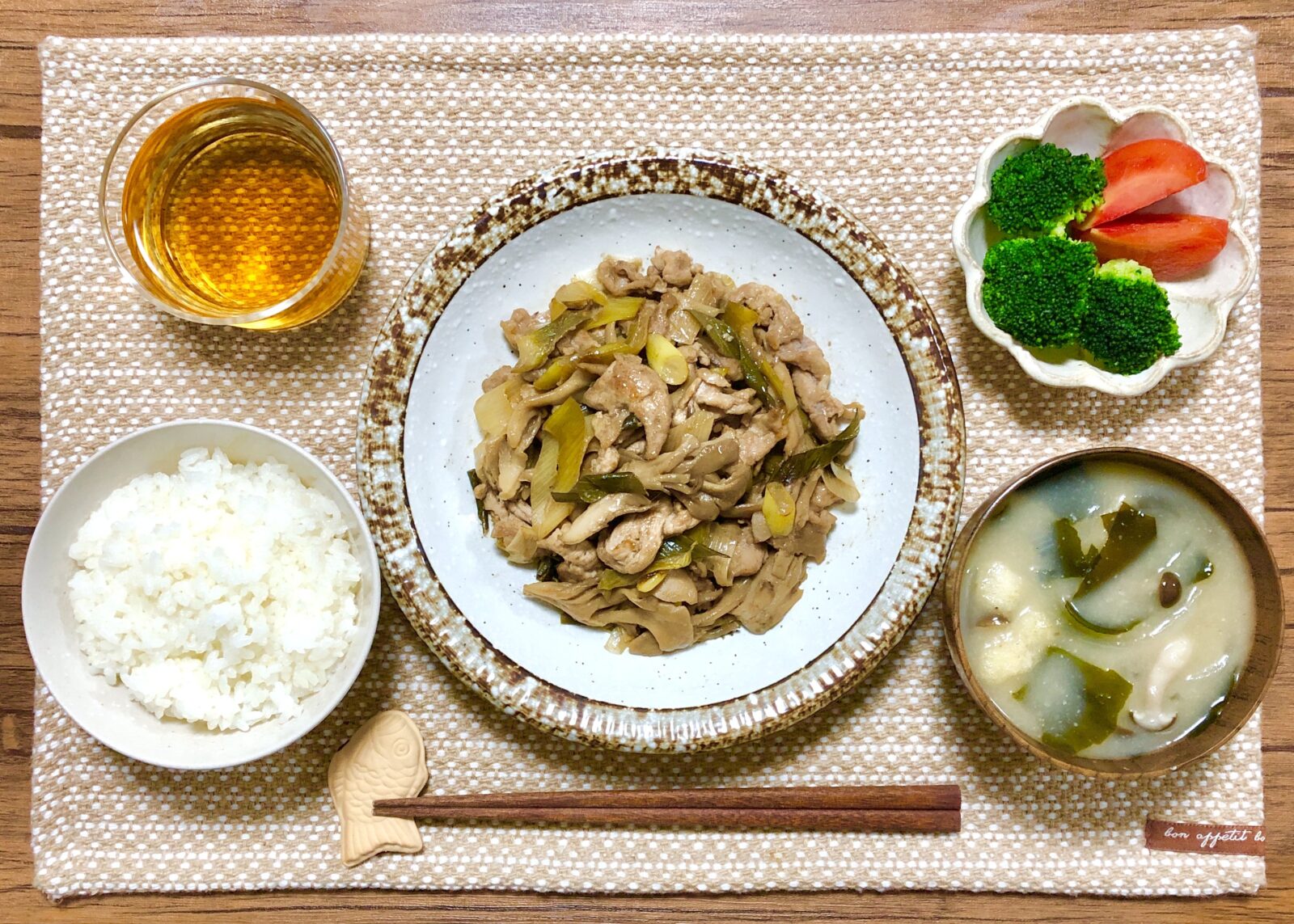 豚肉と舞茸のバタポン炒めの献立