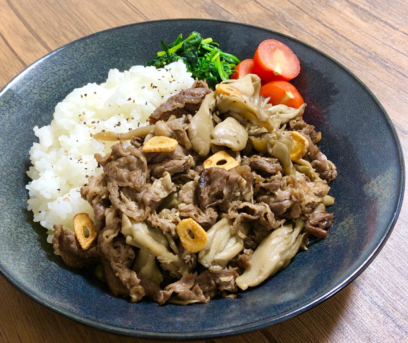牛肉と舞茸のガリバタ炒め