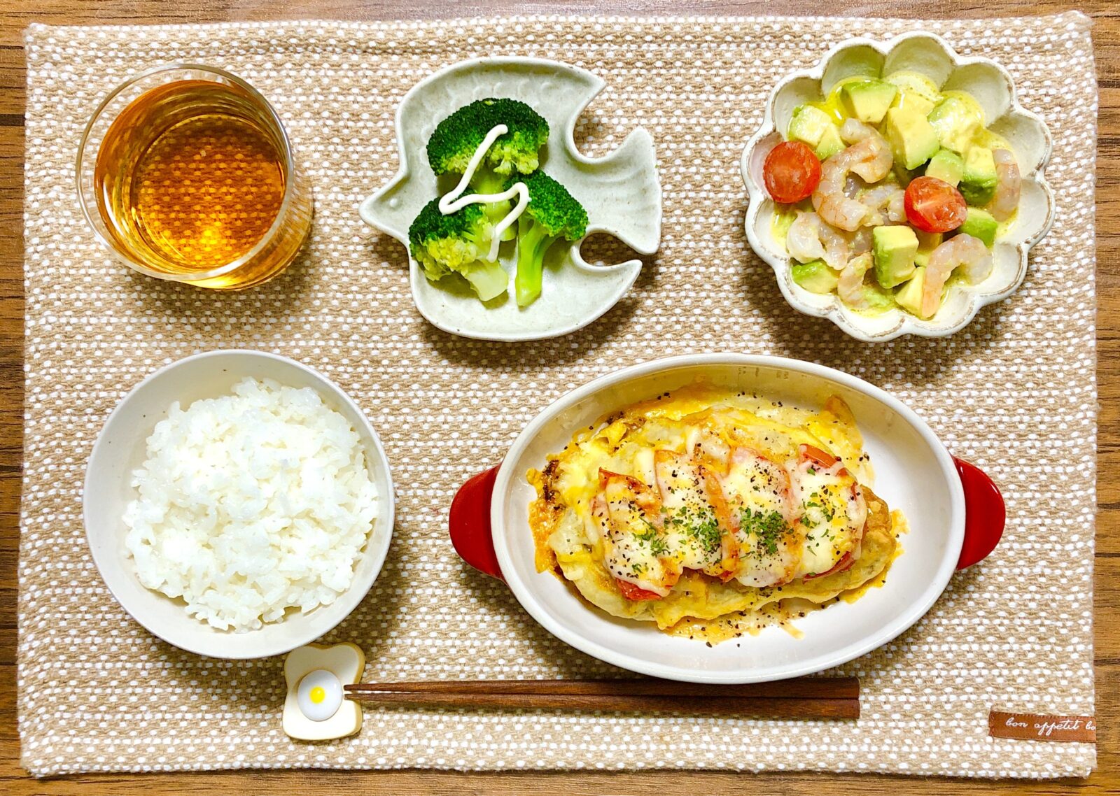 鶏ももとトマトのチーズ焼きの献立